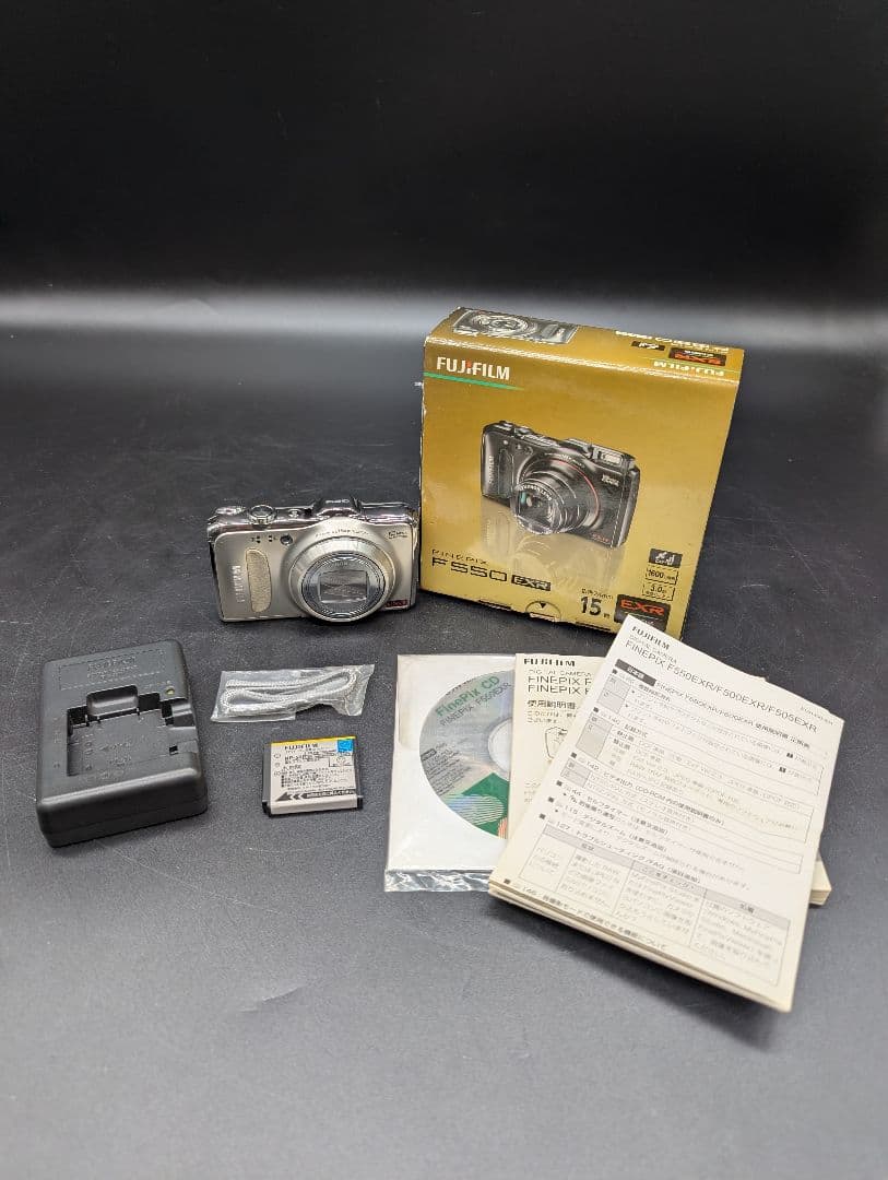 【動作確認済】FUJIFILM FinePix F550EXR 箱付き デジカメ