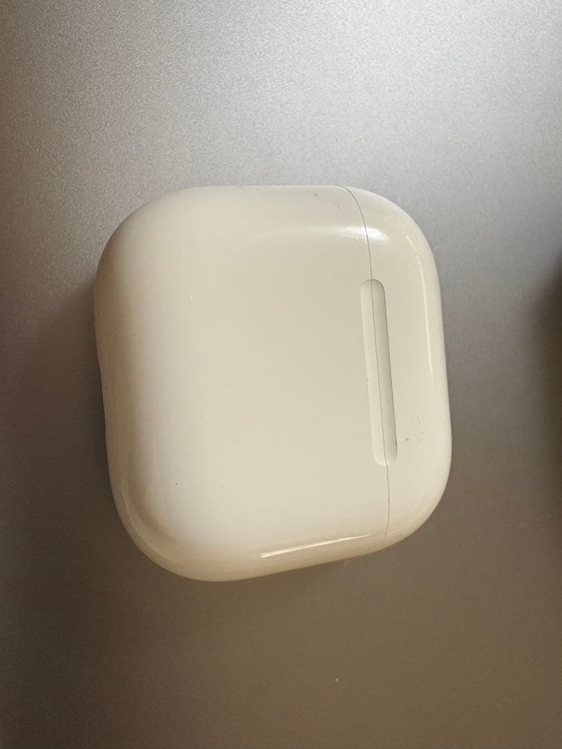 AirPods 4 本体 充電ケース付き ホワイト