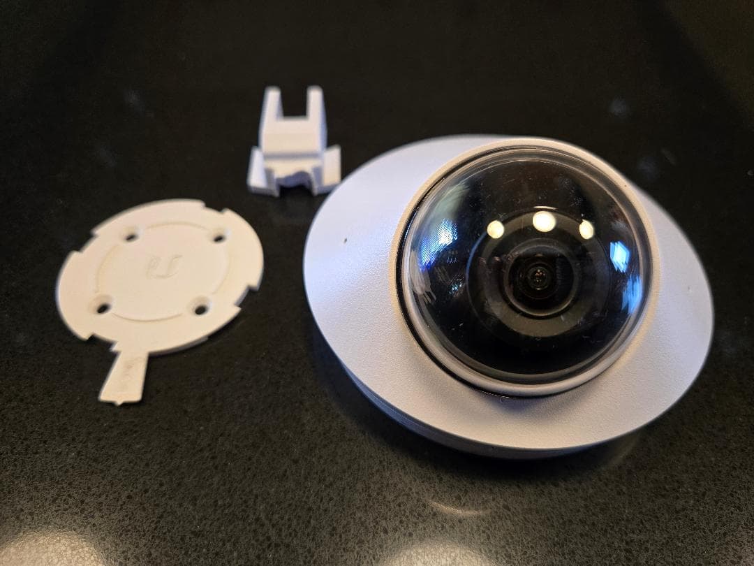 Unifi G4 Dome セキュリティカメラ ホワイト