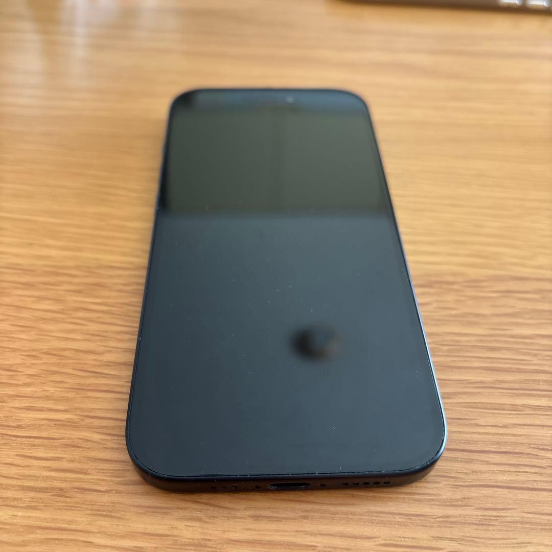 iPhone15 本体 ブラック 128GB ケース付