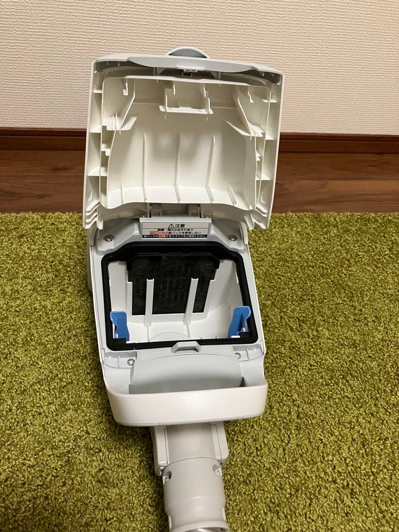 【2023年製】Panasonic紙パック式掃除機　MC-JP860K-W