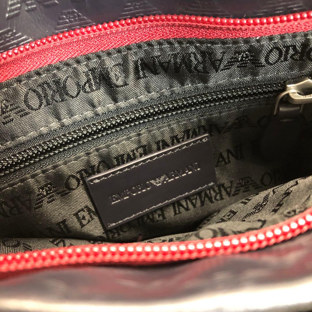 美品✨　EMPORIO ARMANI ショルダーバッグ　薄型　ブラック　レッド