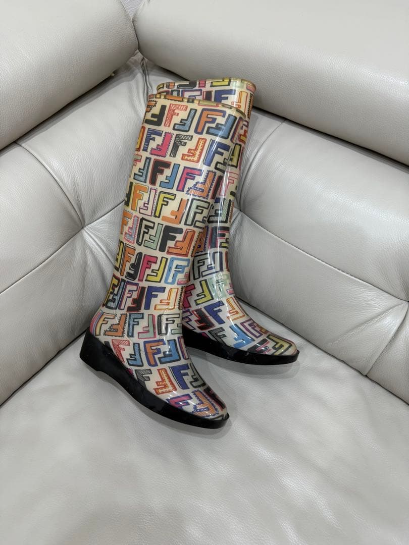 リサFendi フェンデイ　ロゴプリント 長靴 マルチカラー　レインブーツ