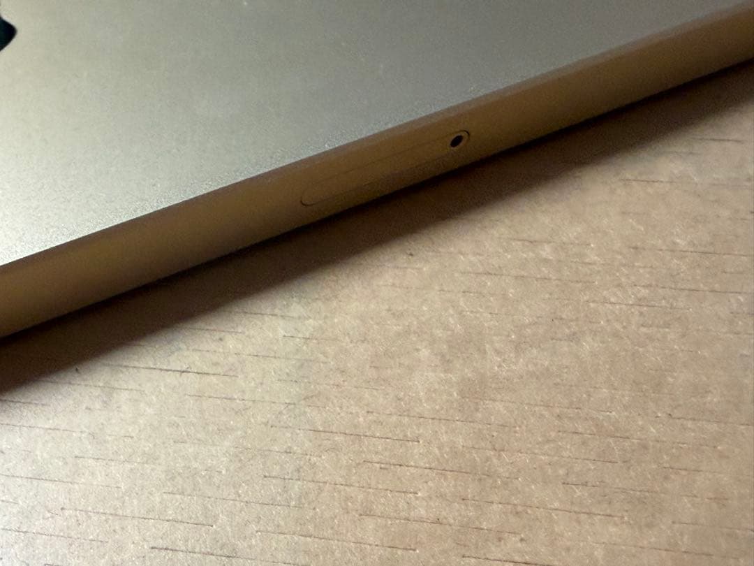 美品iPhone SE 128GB SIMフリー　ゴールド