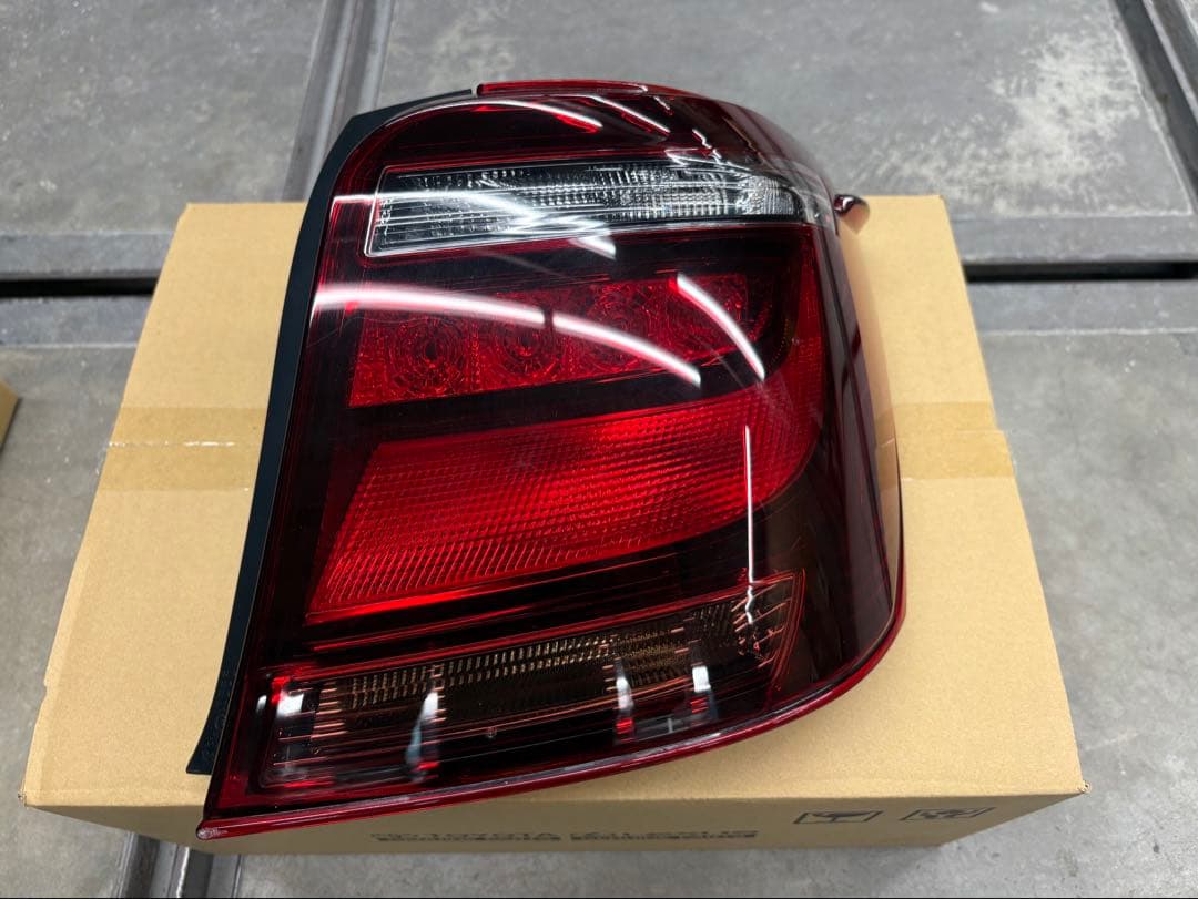 カローラNRE161 右テールランプLED