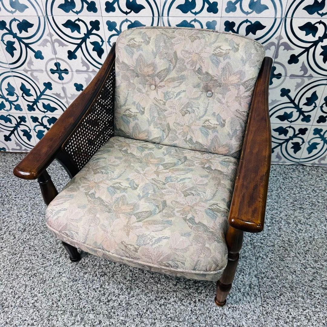 ②　カリモク シングルソファ 椅子 花柄 木製 家具