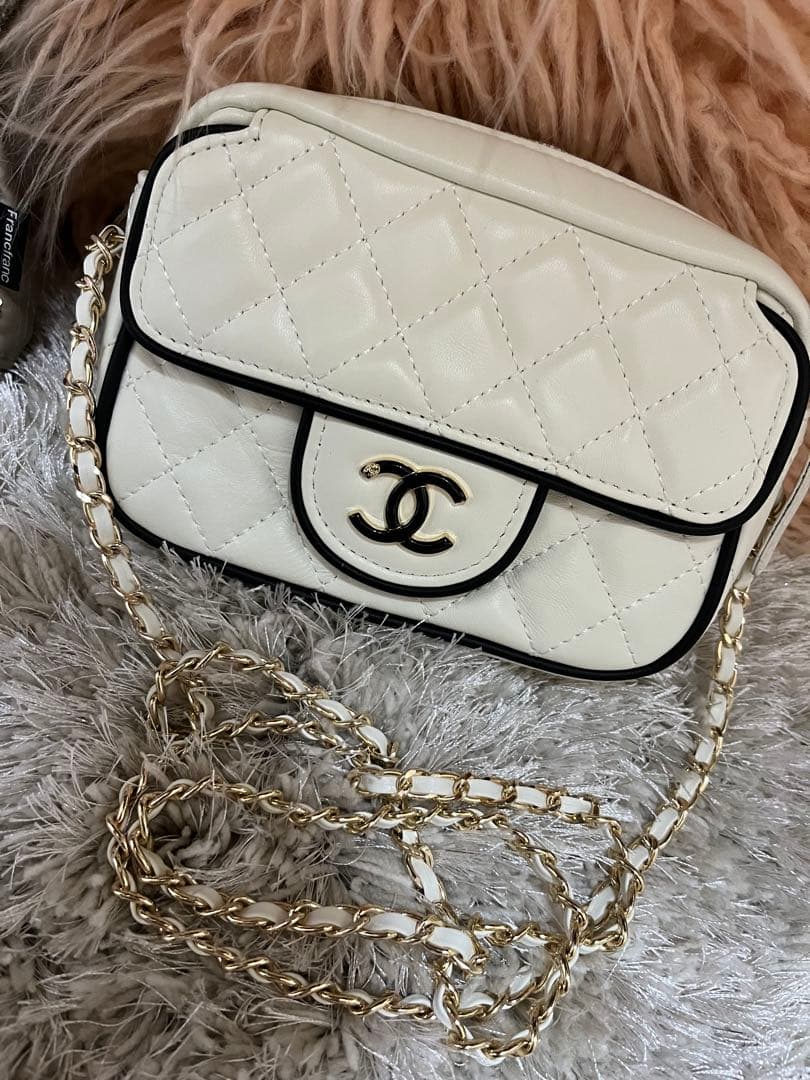 【新品未使用】インポート　CHANEL ホワイト ショルダーバッグ