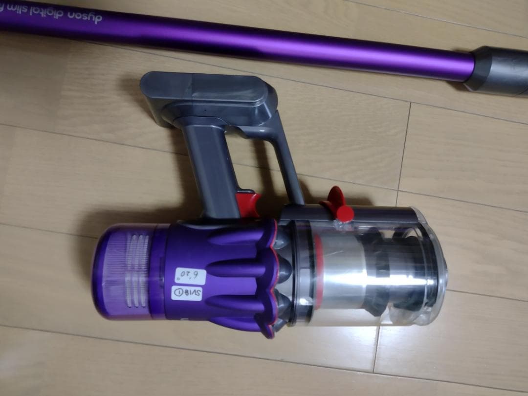 ダイソン★digital slim★SV18★バッテリー新品同等★スタンド付き①