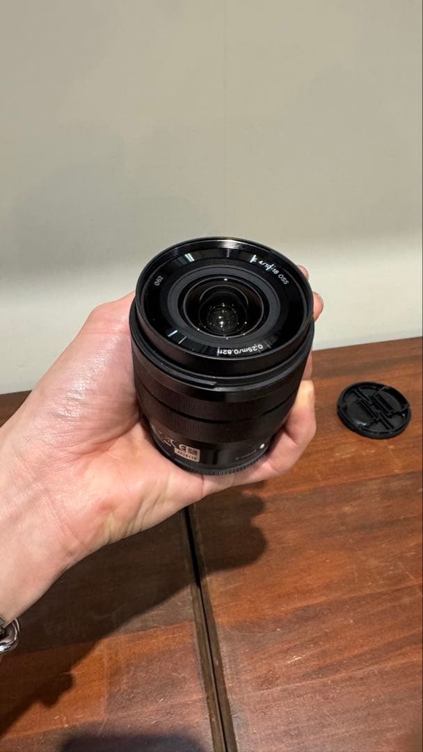 SONY E 10-18mm F4 OSS レンズ