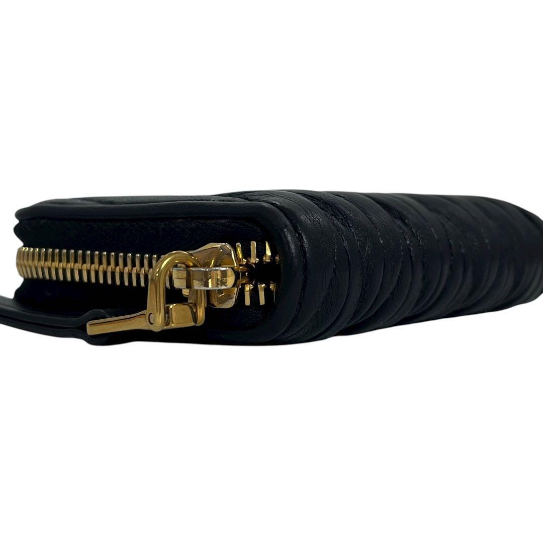 希少✨ミュウミュウ ケース ファスナー マトラッセ ロゴ金具 ブラック