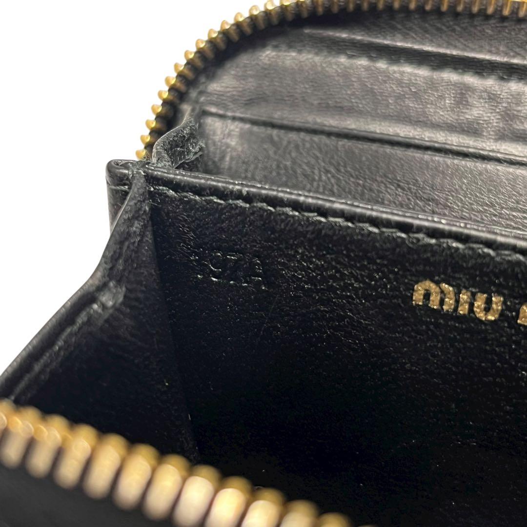 希少✨ミュウミュウ ケース ファスナー マトラッセ ロゴ金具 ブラック