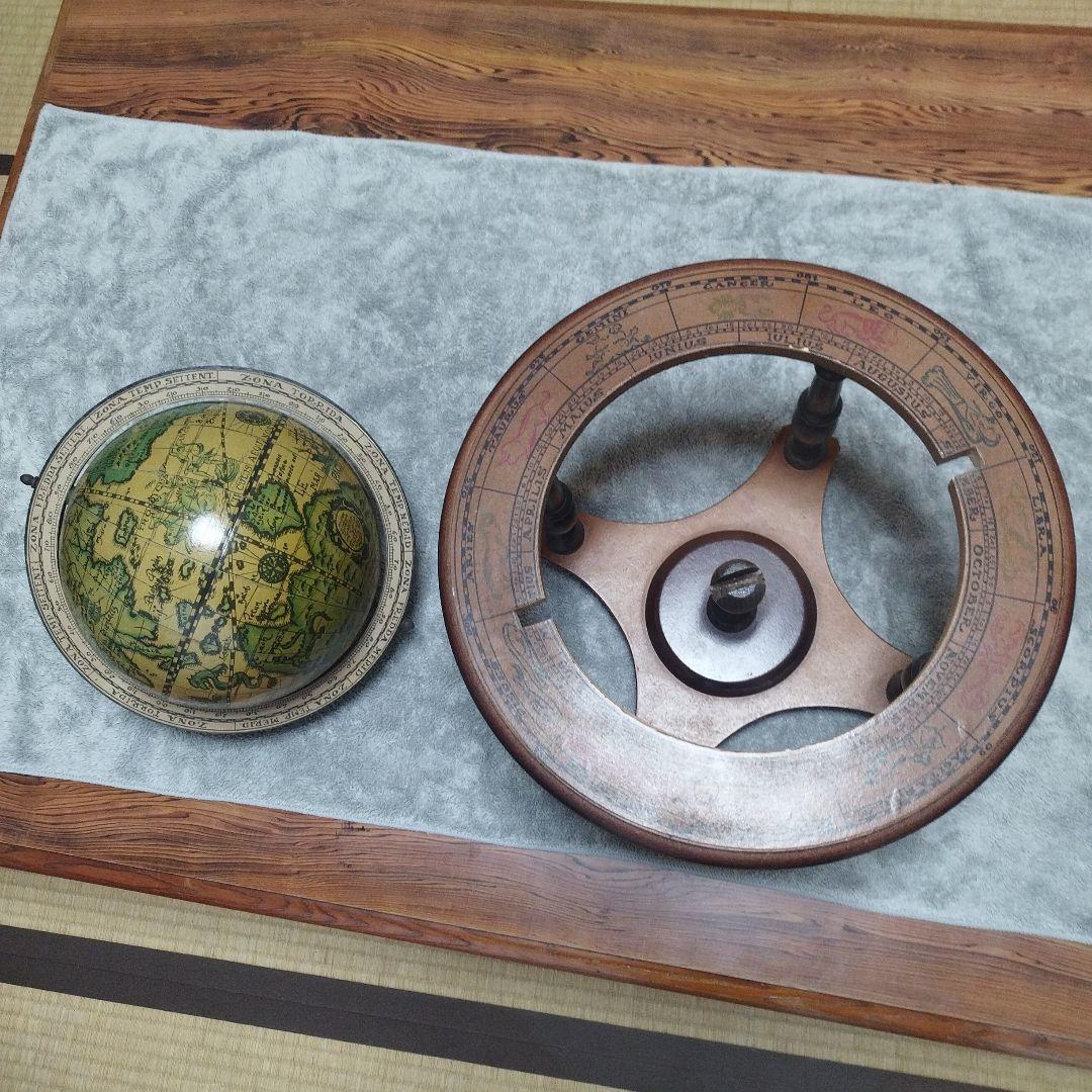 古典的な木製地球儀 約30cm