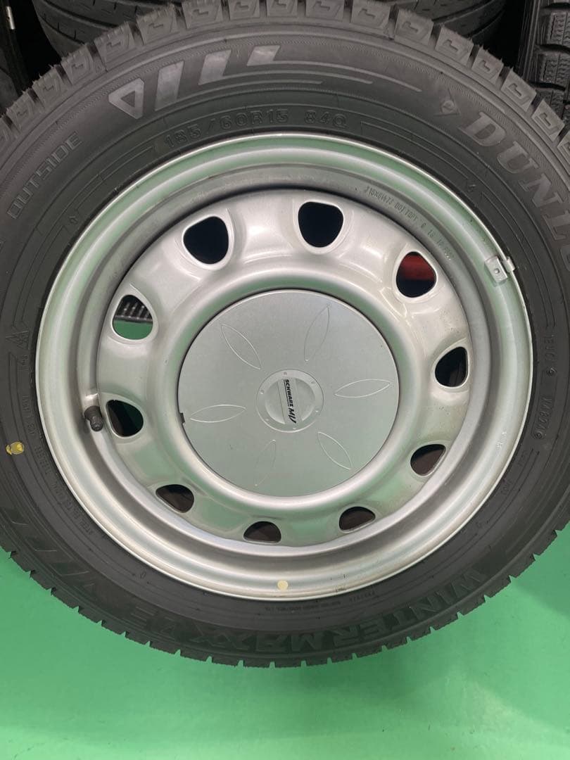 185/60R15 スタッドレスタイヤダンロップ 2024年製タイヤほぼ未使用