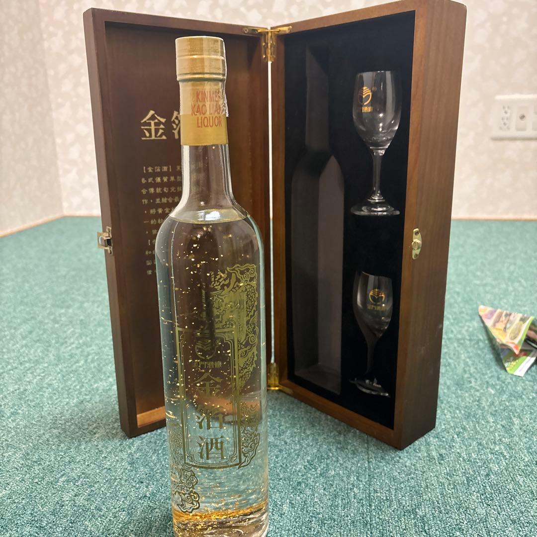 金門高梁酒　金箔酒 750ml 木箱入り グラス付き　中華民国　台湾