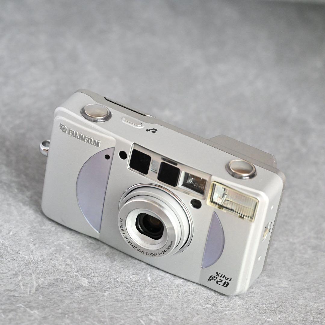 フジフイルム FUJIFILM Silvi F2.8 フィルムカメラ