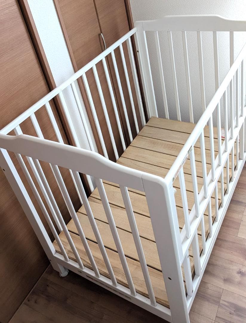 引取希望【東京都江戸川区】ベビーベッド カトージ ハイタイプ すのこ ホワイト