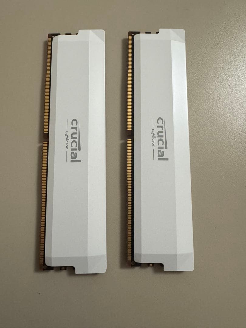Crucial ddr5 PRO メモリ 16GB×2枚　ホワイト