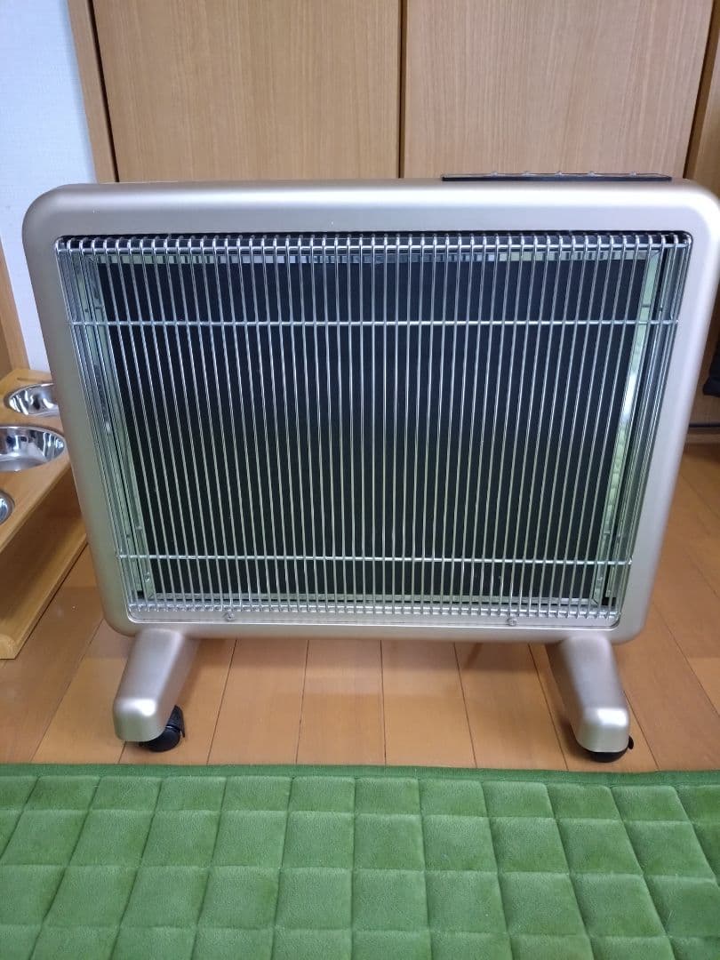 遠赤外線煖房器　サンルミエ800SD