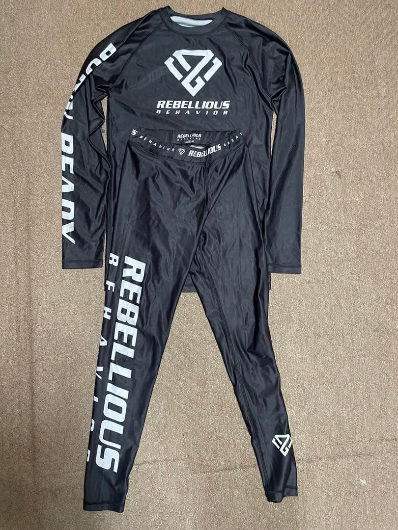 REBELLIOUS BEHAVIOR ラッシュガード　スパッツ　セット