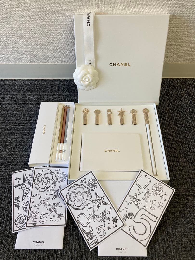 CHANEL メモ帳とメタリック色鉛筆セットとメタリッククレヨン、鉛筆セット