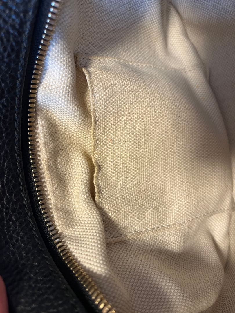 GUCCI ブラックレザー ショルダーバッグ