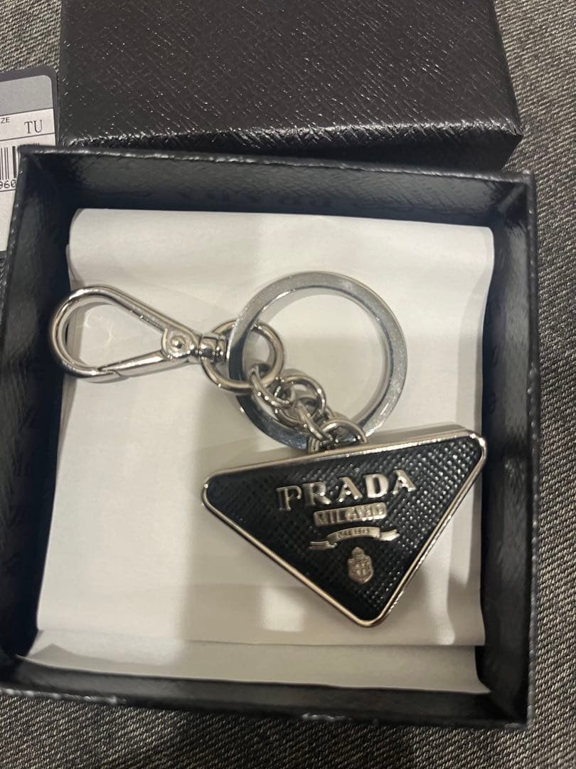 PRADA サフィアーノ キーリング トライアングル