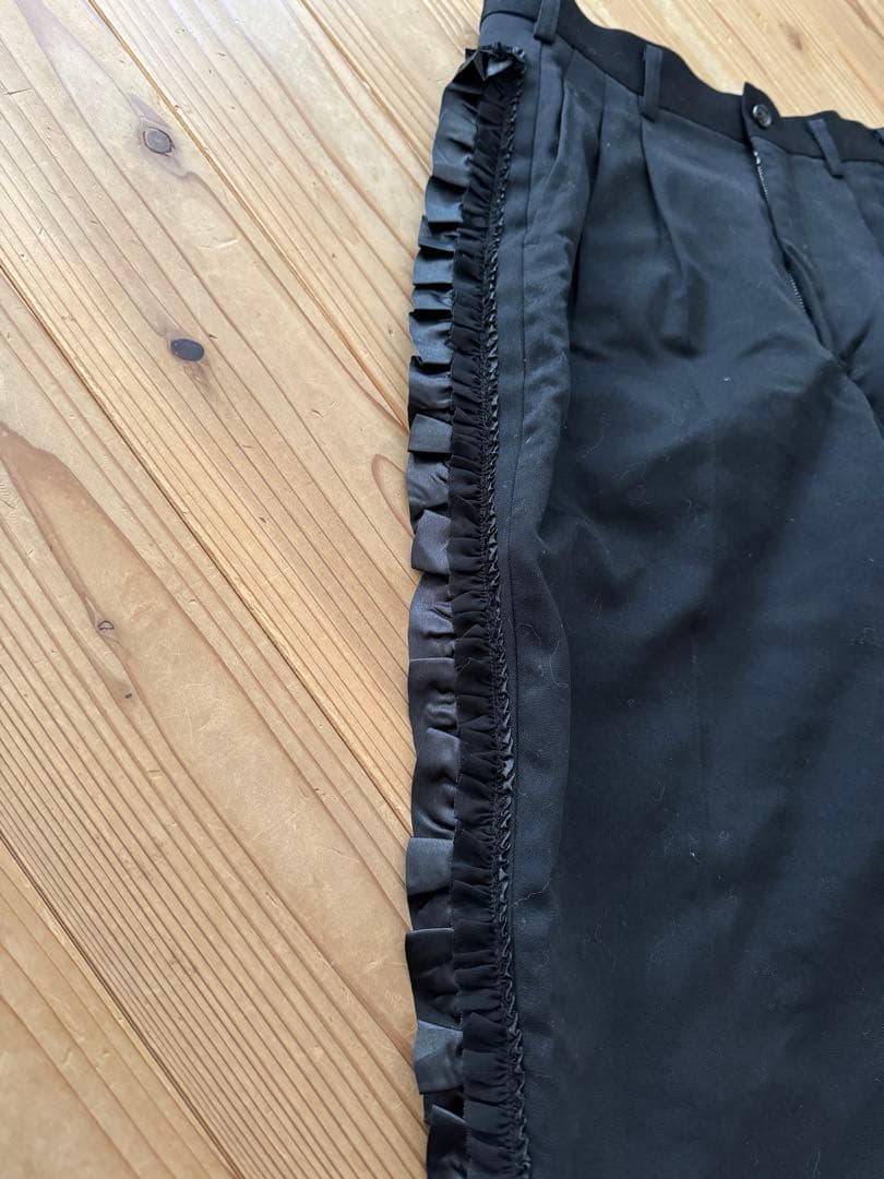【特別値下げ】 コムデギャルソンフリル付きブラックハーフパンツ
