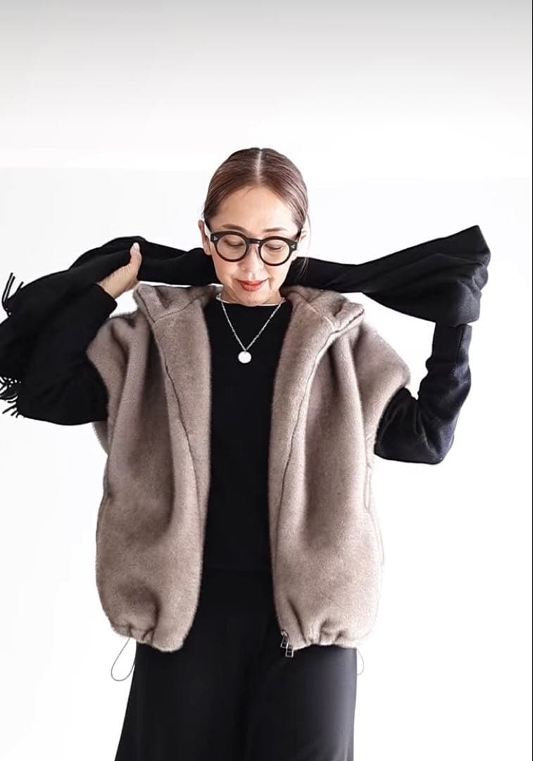 完売　BETOUPE　/　ECOPEL Fur　エコファー　フーディーベスト