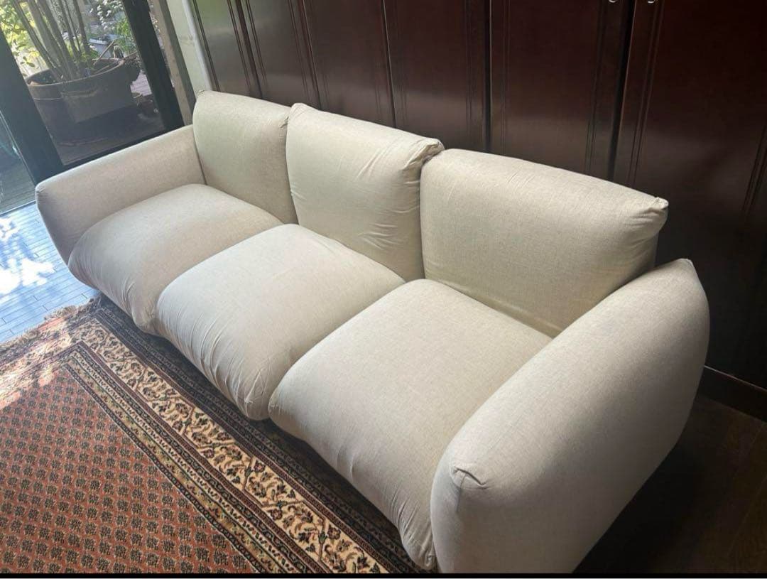 ベージュファブリック3人掛けソファ