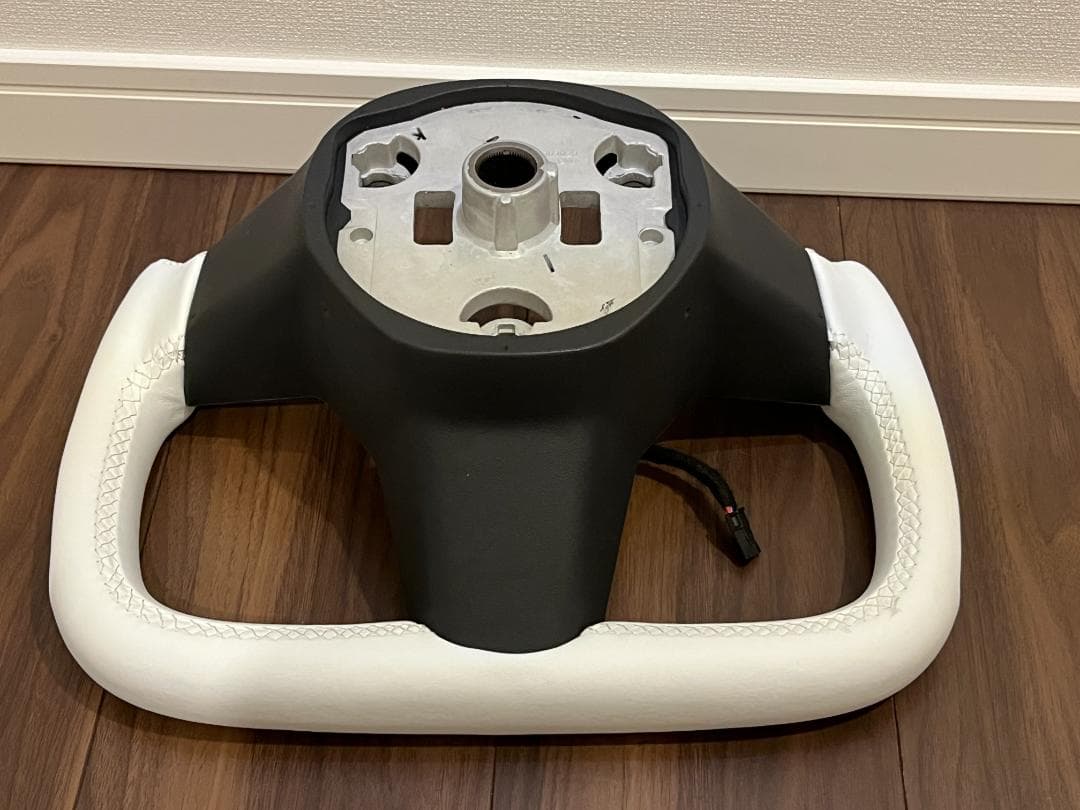 テスラモデル３　ヨークハンドル（ナッパレザー、サイドマットカーボン）ヒーター対応