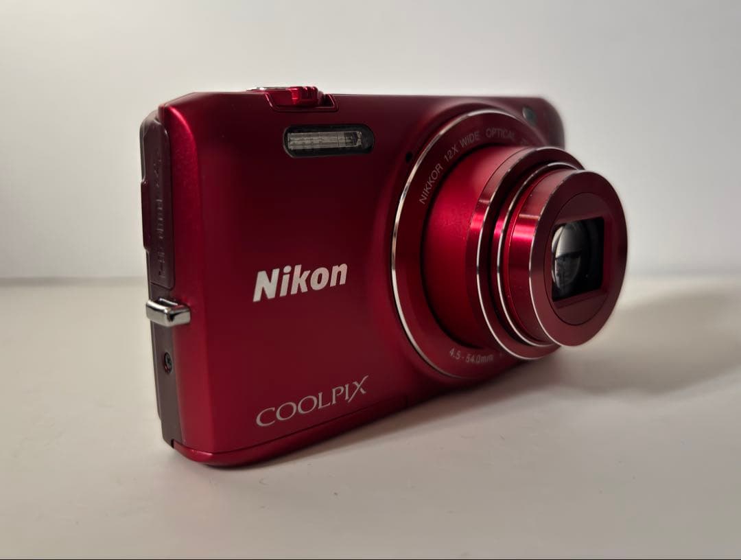 Nikon COOLPIX レッド 12倍光学ズーム　used