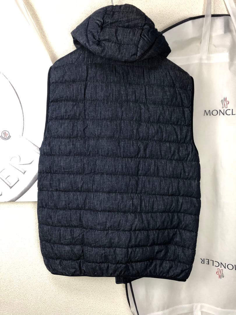 国内正規品　サイズ4 モンクレール　ダウンベスト フード付 ネイビー デニム