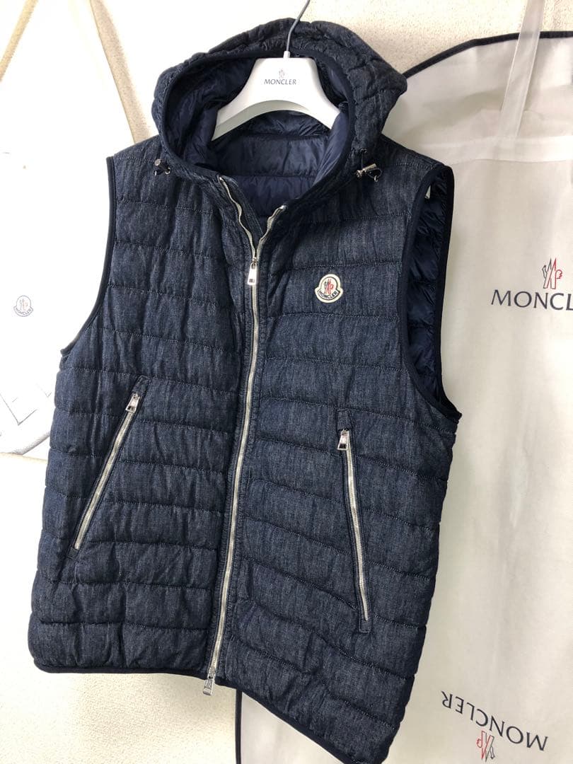 国内正規品　サイズ4 モンクレール　ダウンベスト フード付 ネイビー デニム