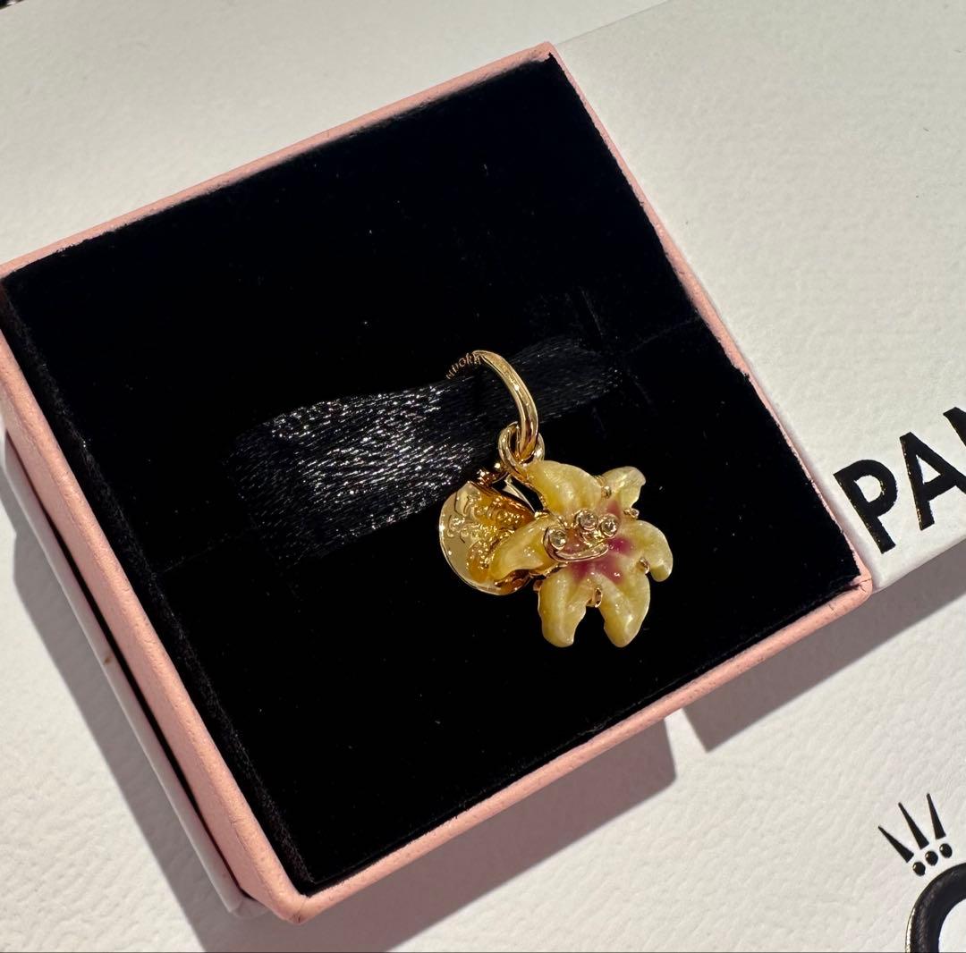Pandora ラプンツェル花のチャーム 金メッキ 約2.5cm