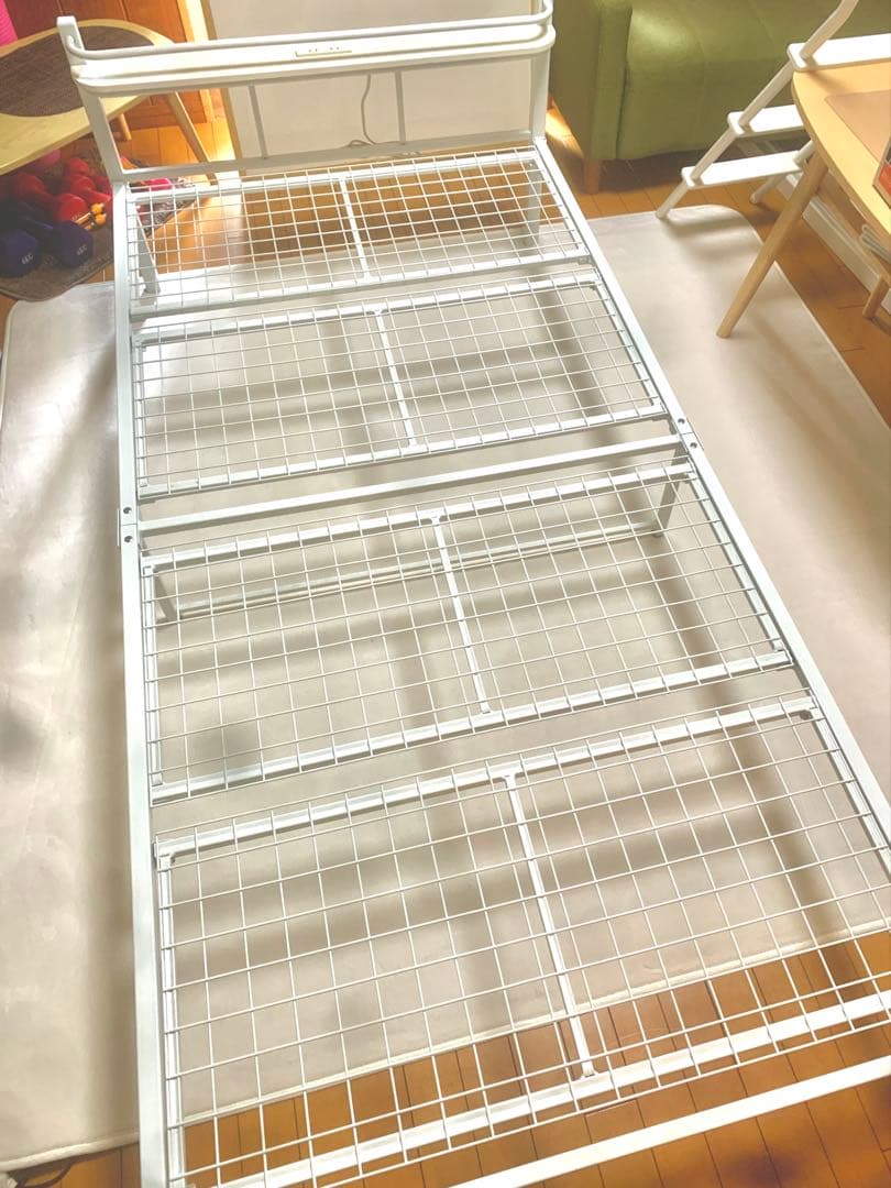 ニトリ シングルベッドフレーム ホワイト メッシュ構造 宮付き