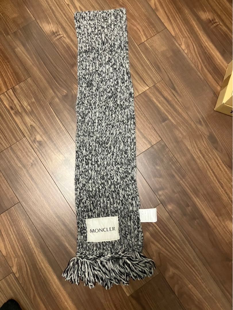 モンクレー　マフラー