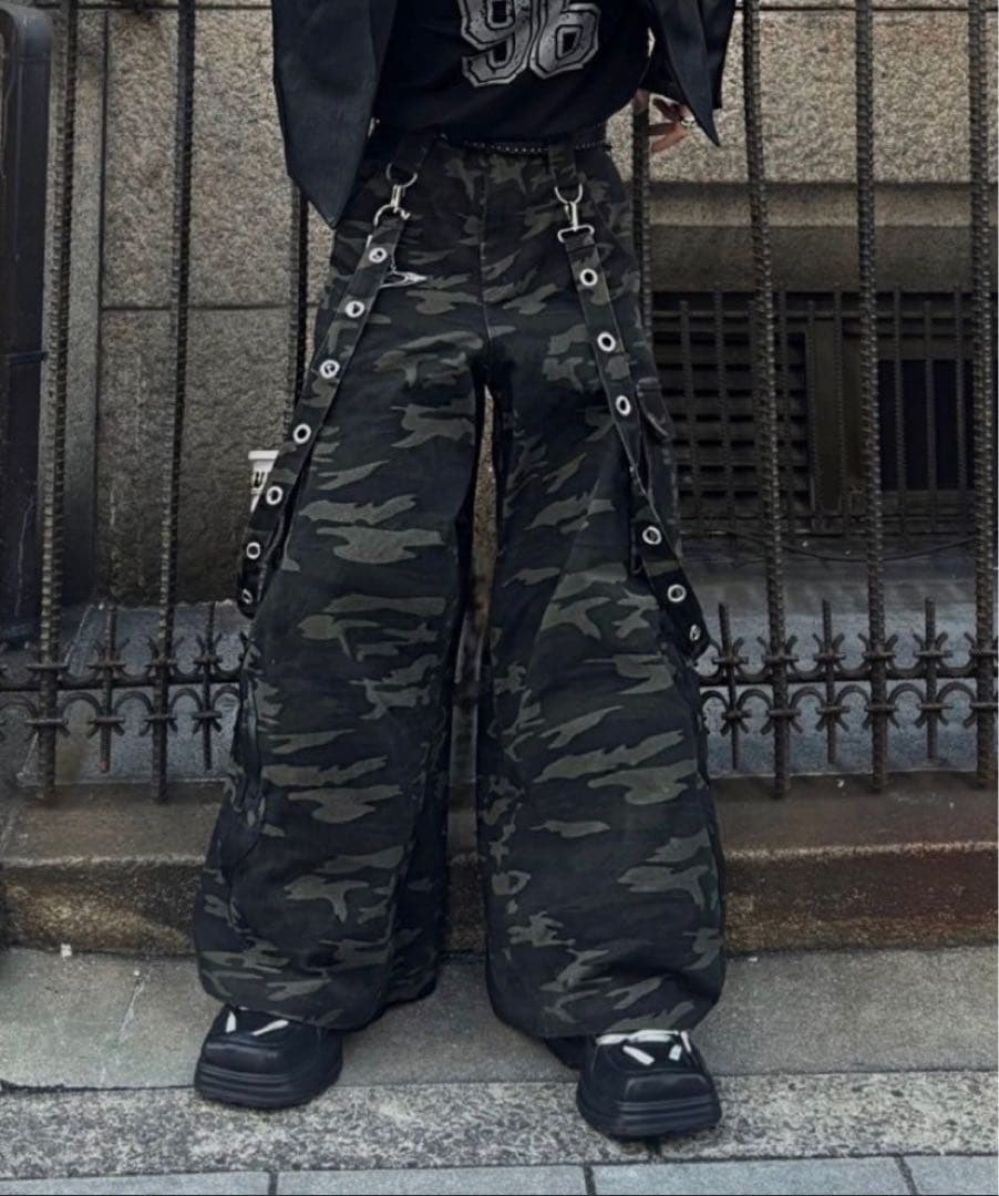 カモフラージュ　ワイドカーゴパンツ