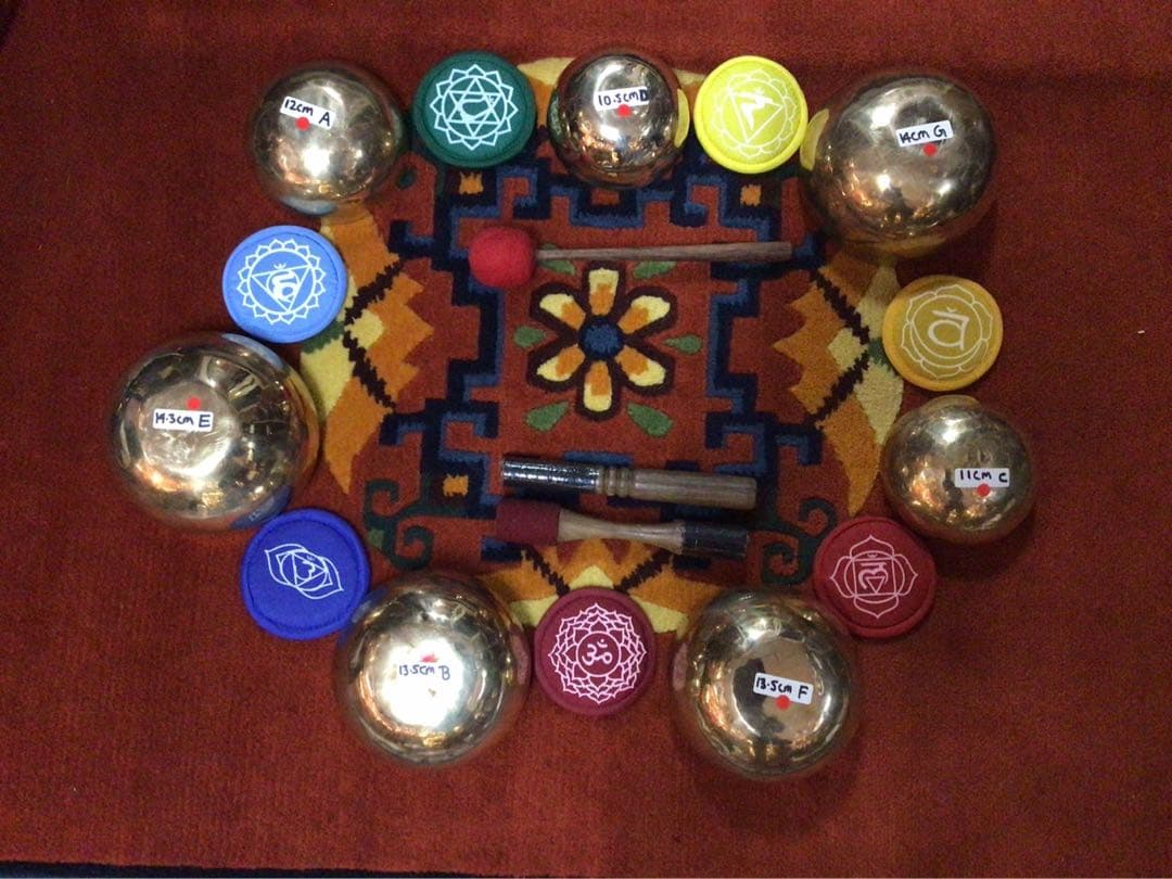 ⑦高音が美しい手打ちのminiシンギングボウル7チャクラセット【RED SET】