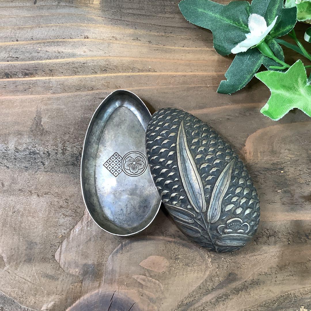 ヴィンテージ 純銀製　松竹梅　香合　小物入れ 純銀服部製 刻印有り　家紋入り