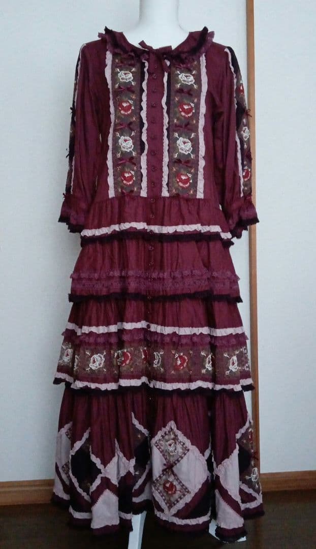 ピンクハウス　ローズチュールレース使いパッチワーク風ワンピース　モーブピンク　赤