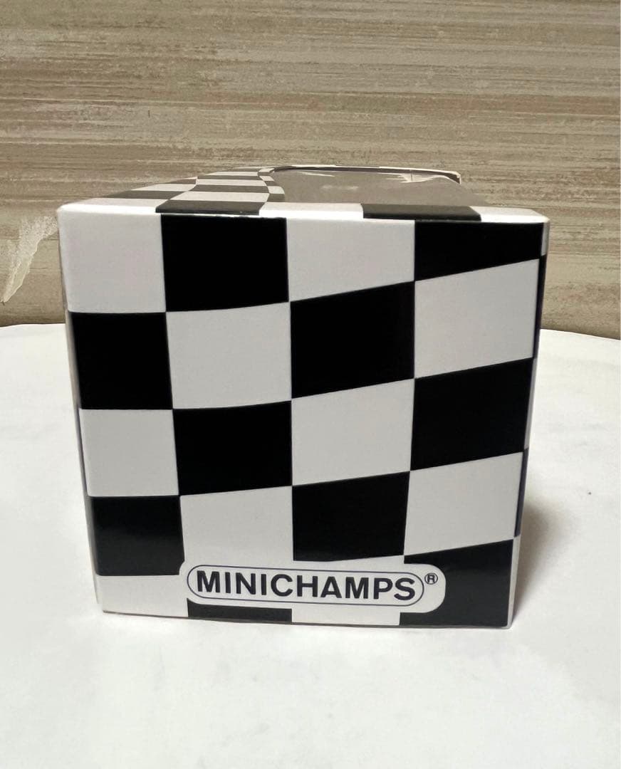 PMA 1/43 ポルシェ911 991-2 GT3-R IRON FORCE