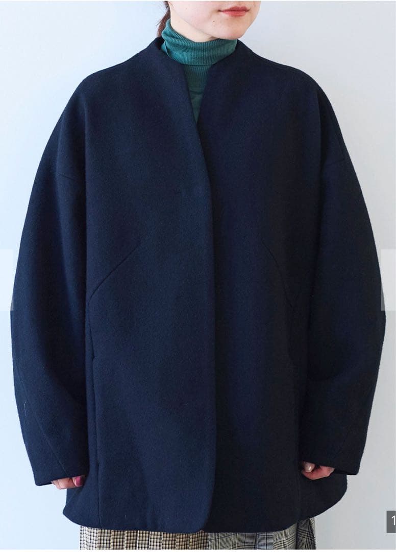 yuniノーカラーコート　ウールスーパー100 ブラック ミドル