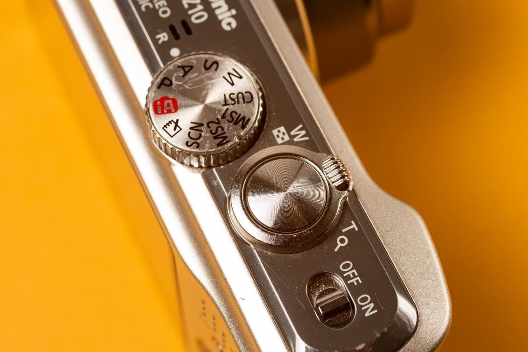 Panasonic LUMIX TZ10 デジタルカメラ