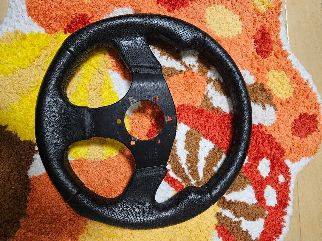 さくら【美品】MOMO スポーツステアリング JET 320mm