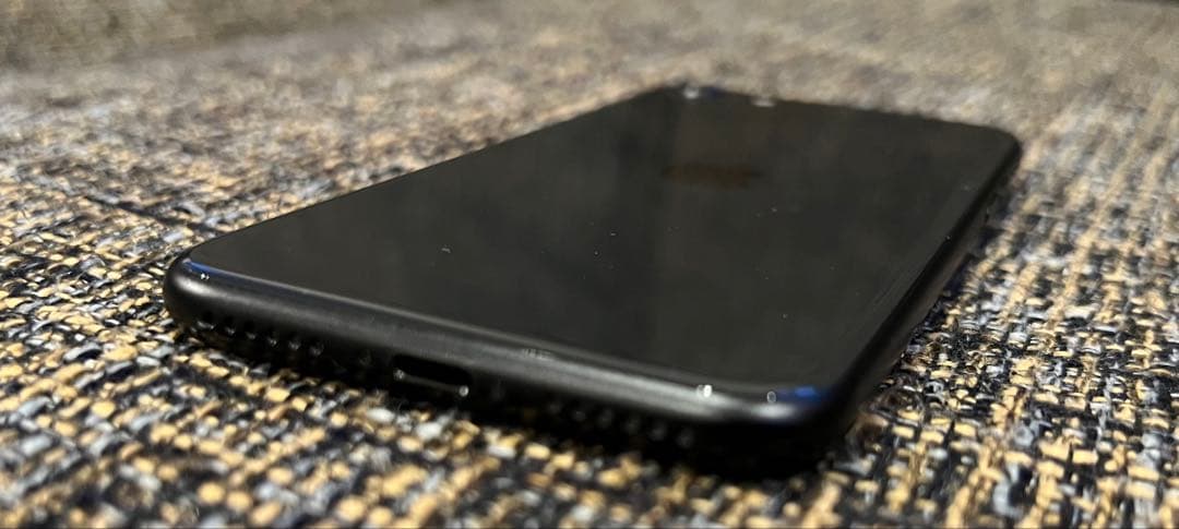 iPhone SE 第二世代　本体　黒　64GB