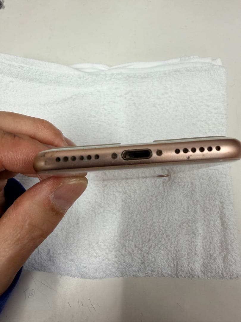 iPhone 8 ゴールド 画面ひび割れあり