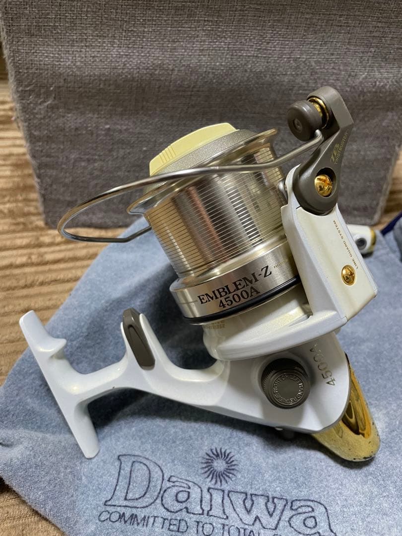 Daiwa EMBLEM Z 4500A フィッシングリール