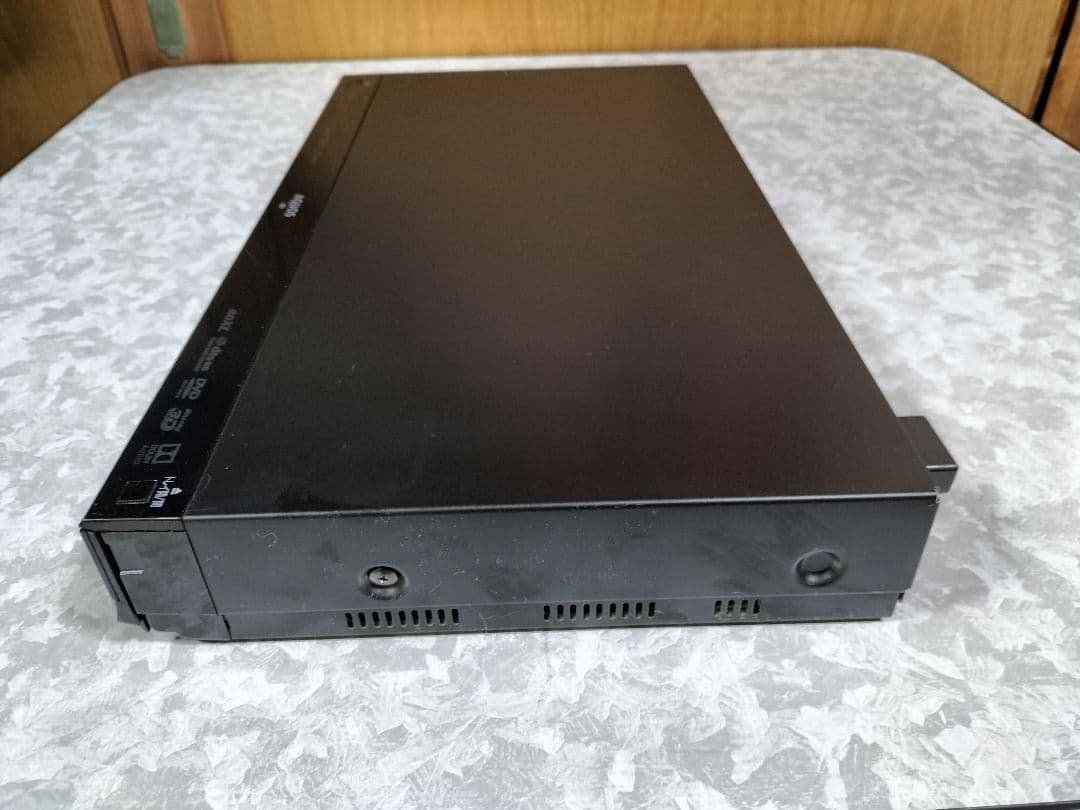 SHARP　BD-W1800　シャープ ブルーレイレコーダー　2番組同時録画