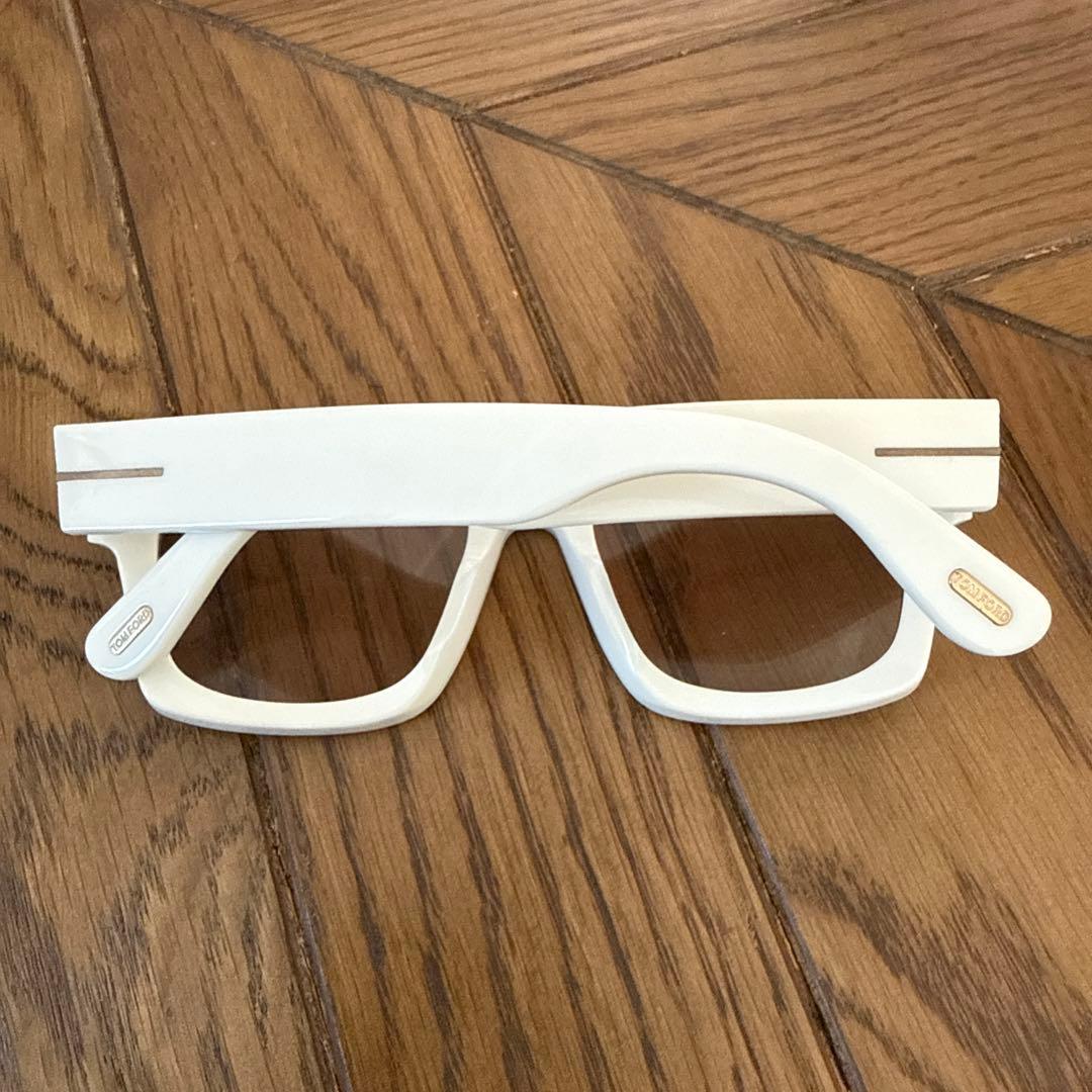 タ*～様 TOM FORD TF 5634-B ホワイトサングラス