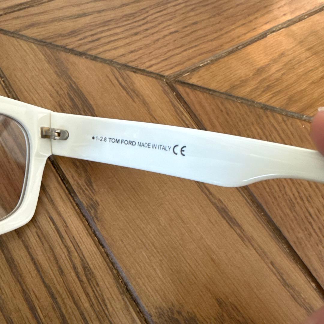 タ*～様 TOM FORD TF 5634-B ホワイトサングラス